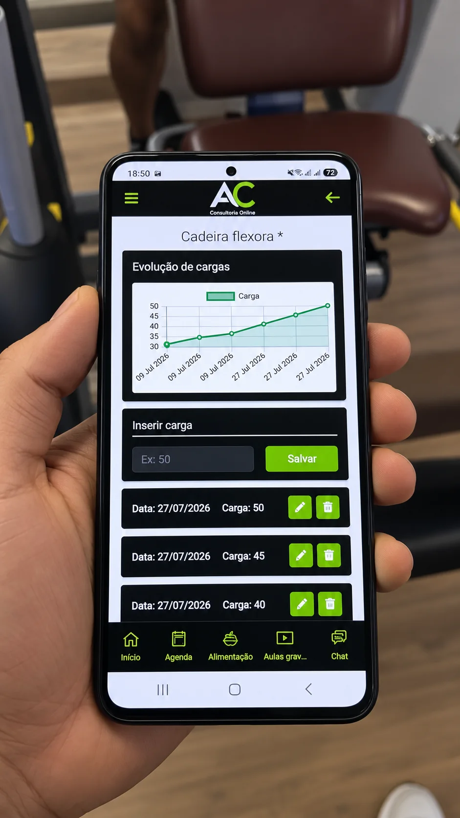 Celular com o histórico real de evolução de cargas no aplicativo AC